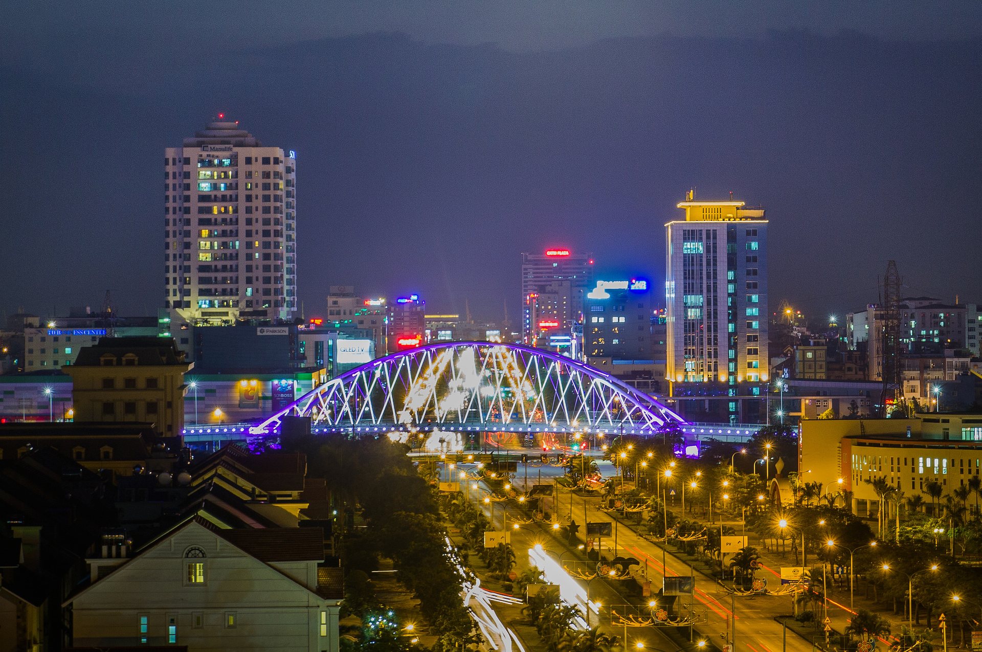 Đô thị Hải Phòng và cầu bắc qua sông về đêm, ảnh minh họa